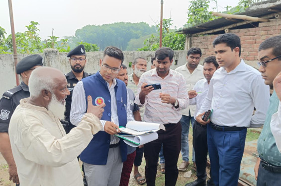 ঝিনাইদহে বিক্রি বন্ধ থাকা ফিলিং স্টেশনে মিলল শত শত লিটার তেল, ভ্রাম্যমাণ আদালতে জরিমানা