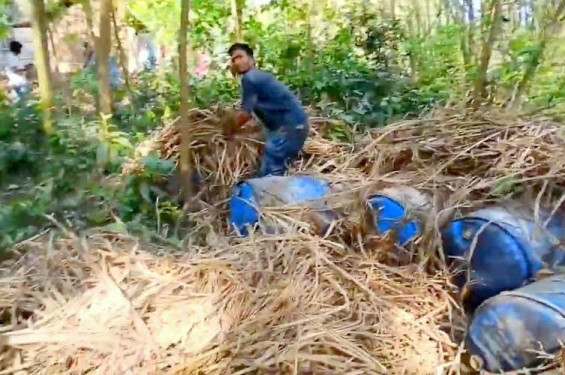 ঠাকুরগাঁও সুগারমিলের মলাসেস এর চুরি হওয়া  ১৩ টি ড্রাম কবরস্থান থেকে উদ্ধার,   থানায় মামলা দায়ের