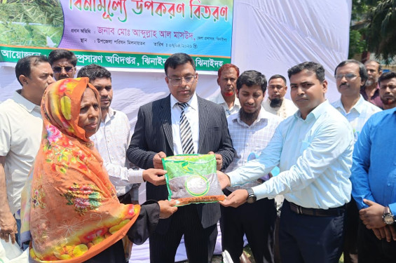 ঝিনাইদহে প্রায় ৫ হাজার কৃষকের মাঝে সার ও বীজ বিতরণ