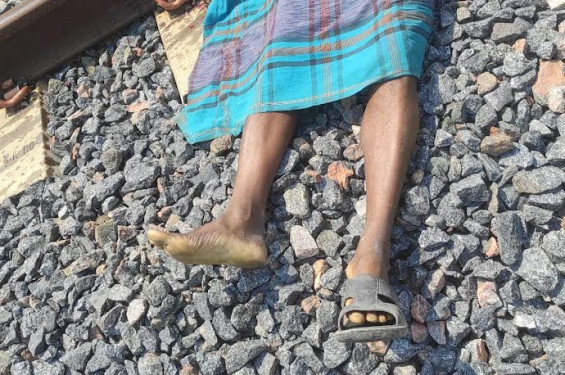 নড়াইলের লোহাগড়ায় ট্রেনে কাটা পড়ে নিহত ১