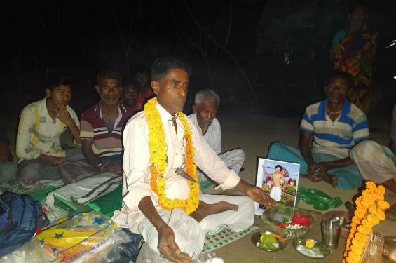 পূর্বপুরুষদের আত্মার শান্তি কামনায় ধর্মযাত্রায় সরোজিত কর্মকার