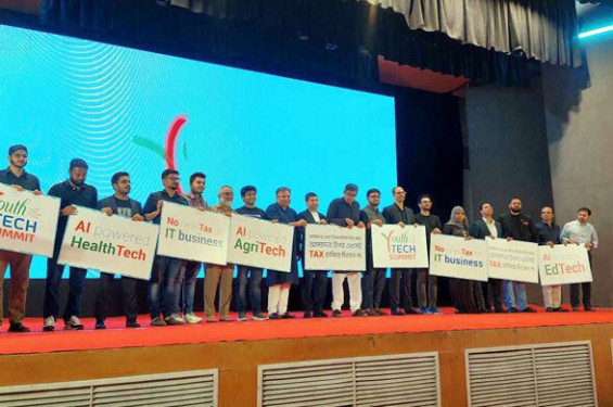 ভয় কাটিয়ে এআই জয়ের রসদ নিয়ে ফিরলেন তরুণরা