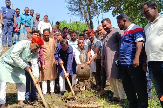 হরিণাকুন্ডুতে ২ টি খাল সংস্কার কর্মসুচীর উব্দোধন