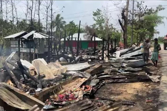 দীঘিনালায় শর্টসার্কিটে আগুন নয়টি দোকান পুড়ে ছাই