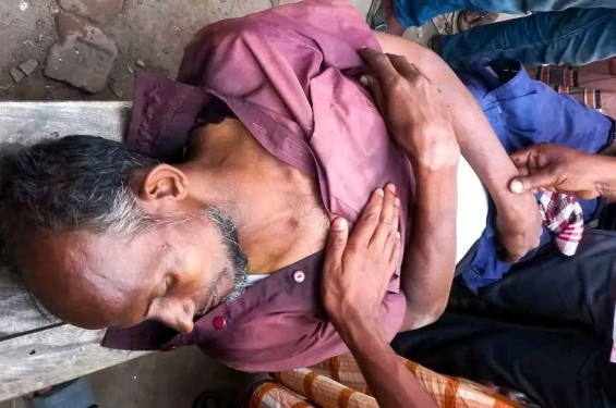 কালীগঞ্জে বাসের ধাক্কায় হকার নিহত