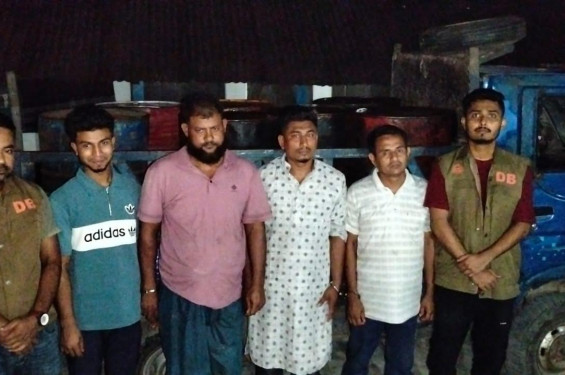 নোয়াখালীতে ১৪০০ লিটার ডিজেলসহ গ্রেপ্তার- ৪