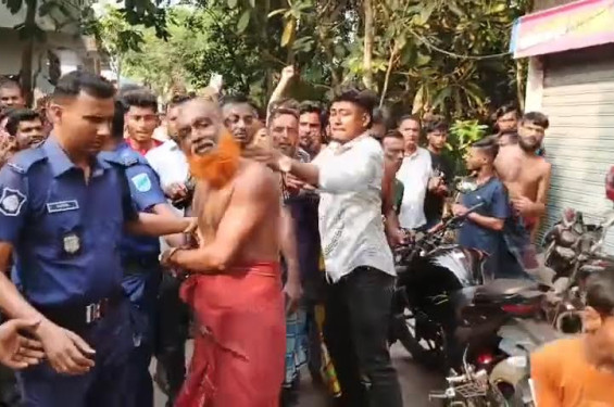 নরসিংদীতে ১ম শ্রেণীর ছাত্রী কে ধর্ষণের অভিযোগে ধর্ষক আটক,ধর্ষকের বাড়িতে হামলা ও ফাঁসীর দাবিতে এলাকাবাসী বিক্ষোভ