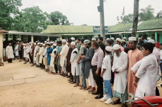 শ্রীমঙ্গলে জামায়াত নেতা কামরুলের স্ত্রী (প্রসূতি) ইন্তেকাল, জানাজায় সর্বস্তরের মানুষের ঢল