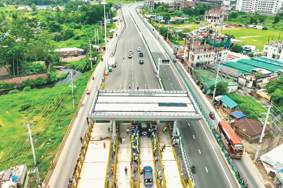 জোরপূর্বক ফ্লাইওভারে গাড়ী উঠানোর নামে ট্রাফিক পুলিশের সিন্ডিকেট