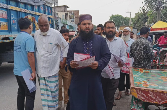 শ্রমিক দিবস উপলক্ষে পঞ্চগড়ে শ্রমিক কল্যাণ ফেডারেশনের লিফলেট বিতরণ