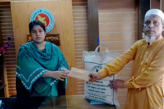 বামনায় বজ্রপাতে আহত শিক্ষার্থীদের চিকিৎসাসহ আর্থিক সহায়তা প্রদান