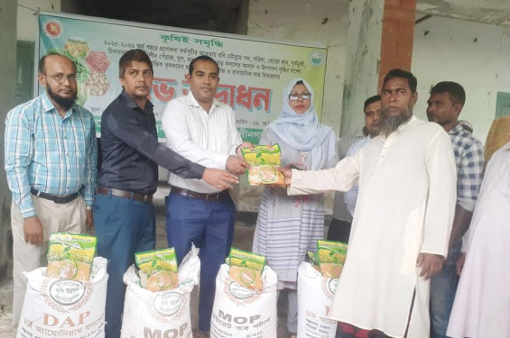 রাণীনগরে কৃষি প্রণোদনার সার বীজ বিতরণের উদ্বোধন