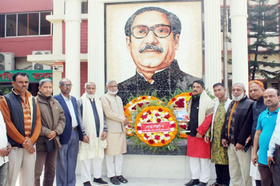বঙ্গবন্ধুর স্বদেশ প্রত্যাবর্তন দিবসে সিলেট জেলা শ্রমিকলীগের শ্রদ্ধা নিবেদন