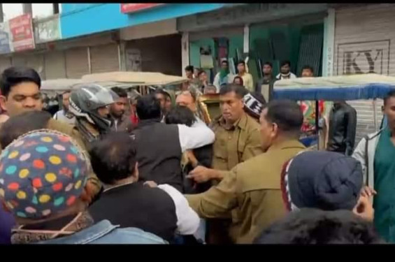 নবীনগরে সাবেক এমপির গাড়িবহরে হামলা, আহত ২