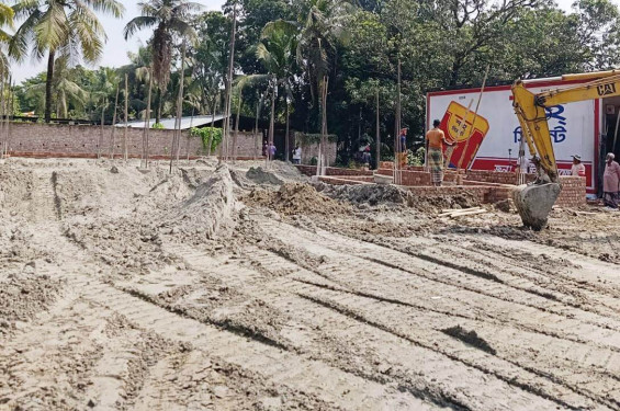 বাগআঁচড়ায় জেলা পরিষদের সরকারি জমি দখল করে চলছে মার্কেট নির্মাণ