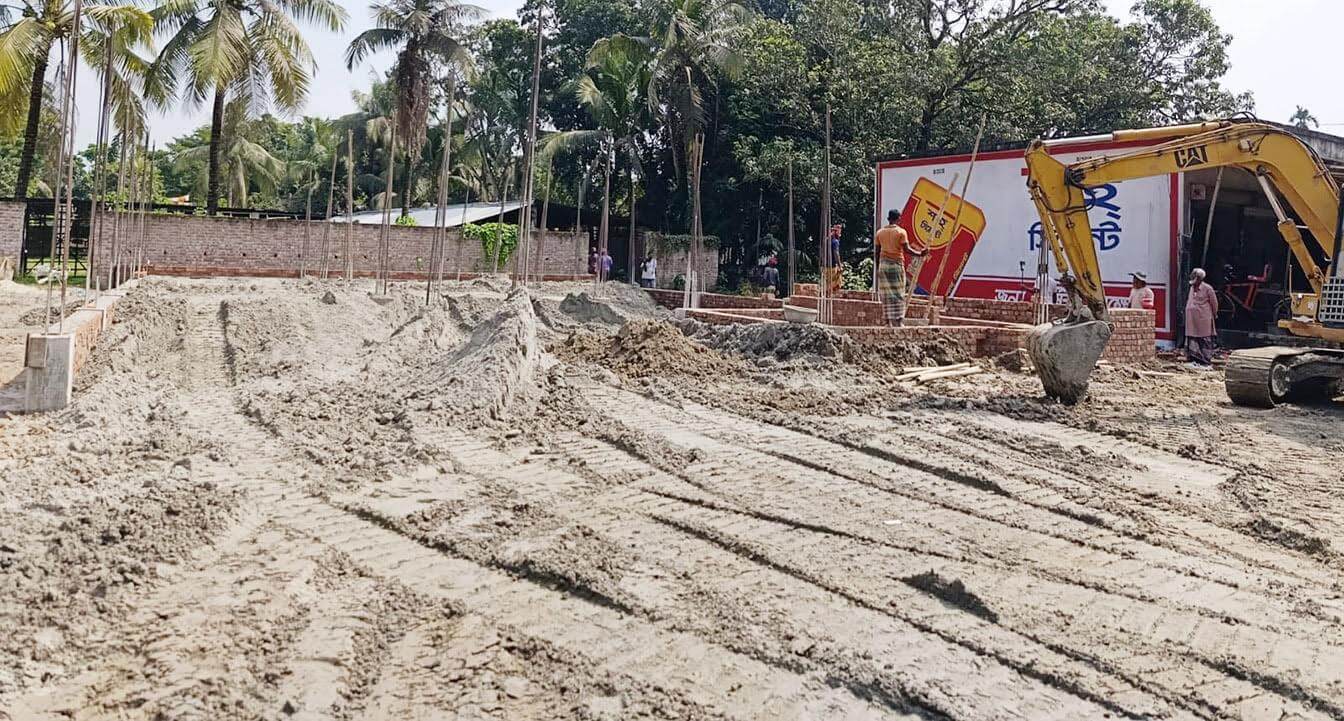 বাগআঁচড়ায় জেলা পরিষদের সরকারি জমি দখল করে চলছে মার্কেট নির্মাণ