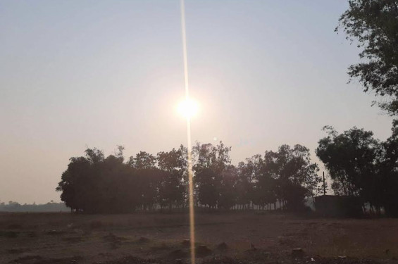 সূর্যের খেলা কুয়াশার সাথে আর হিমেল হাওয়ায় কনকনে শীত বলে আমি আছি সারাবেলা