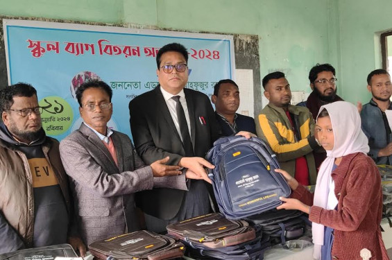 কোম্পানীগঞ্জে মেধাবী শিক্ষার্থীদের মাঝে এড. মাহফুজুর রহমানের শিক্ষাসামগ্রী বিতরণ