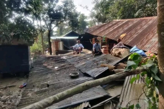 বাঁধকাটা পানিতে বিপর্যস্ত জনজীবন:ক্ষেপলেন স্থানীয়রা,কর্মকর্তা বলছেন ভালোর জন্য করা