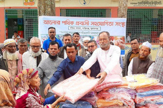 আলোর পথিক প্রবাসী সহযোগীতা সংস্থার শীতবস্ত্র বিতরণ