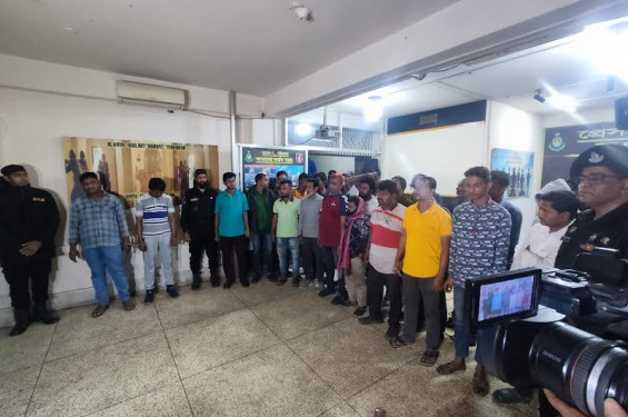 চট্টগ্রামের সড়কে চাদা আদায়কালে র‌্যাবের হাতে গ্রেফতার ৩০জন