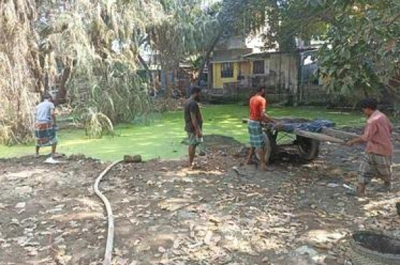 চট্টগ্রামের মাঝিরঘাটে এক প্রভাবশালীর বিরুদ্ধে পুকুর ভরাটের অভিযোগ