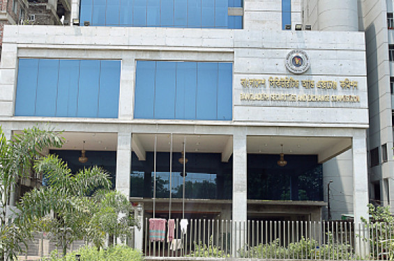 বিএসইসির চেয়ারম্যান রাশেদ মাকসুদ ও চার কমিশনারের পদত্যাগ