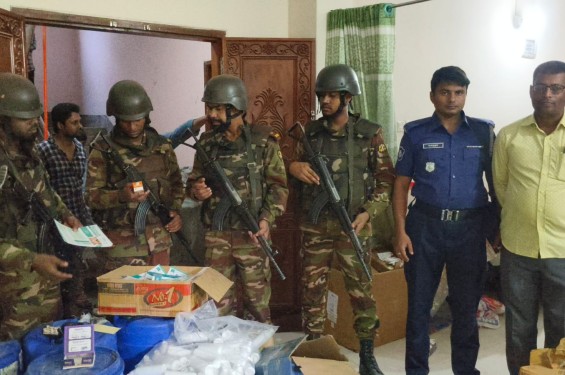ফরিদপুরে নকল ঔষধ  ও প্রসাধনী কারখানায় যৌথবাহিনীর অভিযান, বিক্রয় প্রতিনিধিকে কারাদন্ড