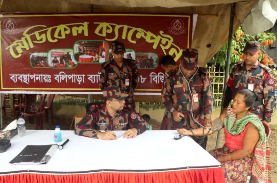 বান্দরবানের থানচিতে গরিব-অসহায় পাহাড়ি জনসাধারণের মাঝে চিকিৎসা সেবা বিজিবির