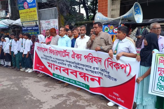 ঝিনাইদহের জাকির হোসেনের ম্যাজিক তেল! পোড়া ক্ষতে কাজ করে জাদুর মতো