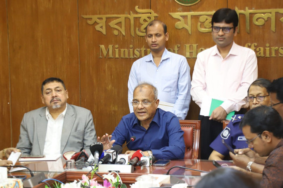 লুট হওয়া অস্ত্র উদ্ধারে পুরস্কার ঘোষণা: এলএমজি ৫ লাখ, শটগানে ৫০ হাজার