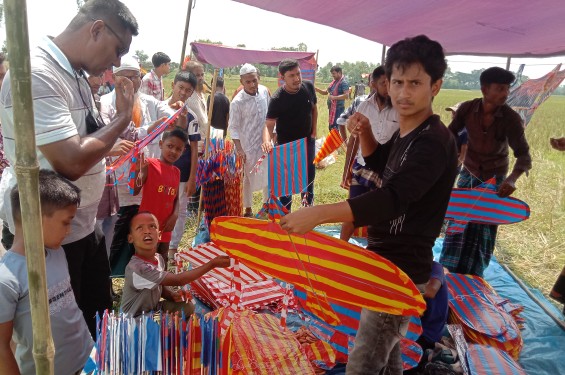 ক্ষেতলালে ২০০ বছরের ঐতিহ্য সন্যাসতলীর ঘুড়ির মেলা