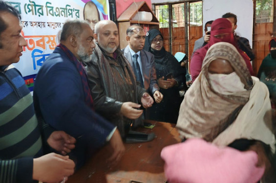 রায়পুর পৌর বিএনপির উদ্যোগে শীতবস্ত্র বিতরণ