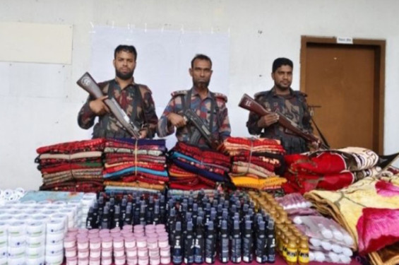 বেনাপোলে পৃথক অভিযানে ২৬ লাখ টাকার ভারতীয় পণ্য জব্দ ও ৩ অনুপ্রবেশকারী আটক