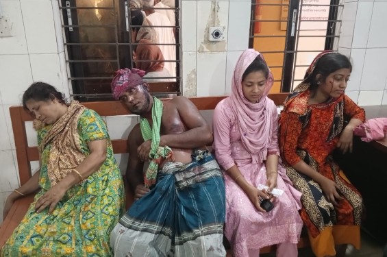 বাউফলে জমি সংক্রান্ত বিরোধে দুই পক্ষের সংঘর্ষ,  আহত-১০