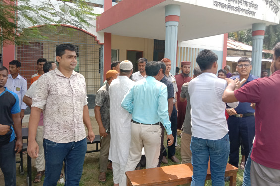 ক্ষেতলালে ফুটবল খেলাকে কেন্দ্র করে সংঘর্ষ, আহত ৪ শিক্ষার্থী