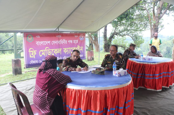 দুস্ত অসহায়দের চিকিৎসা সেবায় নিয়োজিত মাটিরাঙা সেনা জোন