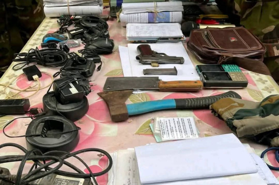 পানছড়িতে ইউপিডিএফে'র আস্তানায় সেনা অভিযান  সরঞ্জামাদি উদ্ধার।