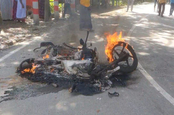 বাউফলে  গাড়ি পুড়িয়ে দেওয়ার অভিযোগ, সংঘর্ষে আহত কয়েকজন