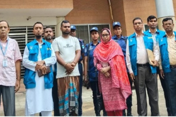 কাস্টমস কর্মকর্তাসহ আটক দুইজনের বিরুদ্ধে সাতদিনের রিমান্ড আবেদন