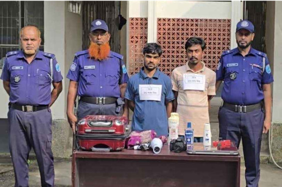 পলাশে প্রবাসীর বাড়িতে চুরি, মালামালসহ দুই চোর গ্রেপ্তার
