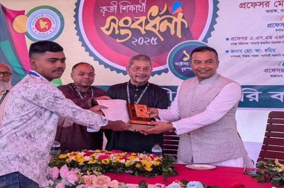 নরসিংদী সরকারি কলেজে ২৫০ কৃতী শিক্ষার্থীকে সংবর্ধনা