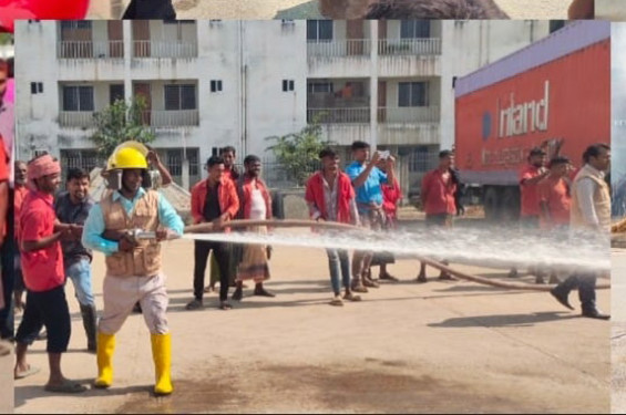 বেনাপোল স্থলবন্দরে ফায়ার সার্ভিস ও সিভিল ডিফেন্স অগ্নি নির্বাপন মহড়া অনুষ্ঠিত
