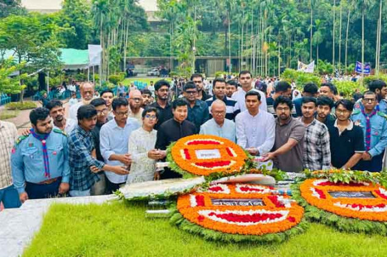 ‎জাতীয় কবি কাজী নজরুলের সমাধিতে ঢাবি ছাত্রদলের শ্রদ্ধা