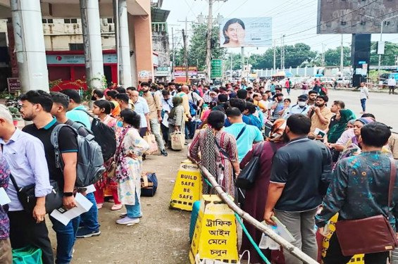 বেনাপোল চেকপোস্ট দিয়ে ৪ মাসে পাসপোর্টধারী যাতায়াত কমেছে ৪ লাখ ২ হাজার