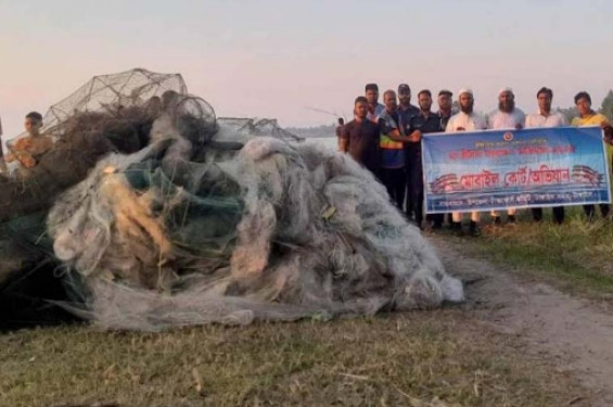 টাঙ্গাইলে যমুনা নদীতে 'মা ইলিশ' রক্ষায় অভিযান