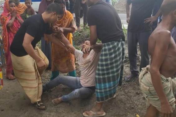 সিরাজগঞ্জে ট্রাক চাপায় বাবা ছেলে নিহত