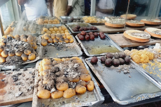 রাণীনগরে মিস্টান্ন ভান্ডারে ঢুকে ছাই দিয়ে খাবার নষ্ট করেছে দুর্বৃত্তরা