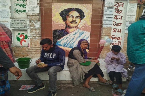 অযত্নে ধূলিমলিন নজরুলের ম্যুরাল, শিক্ষার্থীদের ক্ষোভ