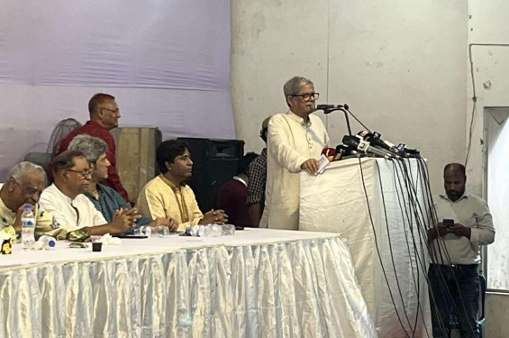 গণতন্ত্র পুনরুদ্ধারের সুযোগ হারালে বাংলাদেশ পিছিয়ে যাবে : মির্জা ফখরুল